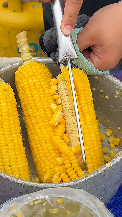 トウモロコシの粒を取ったところ