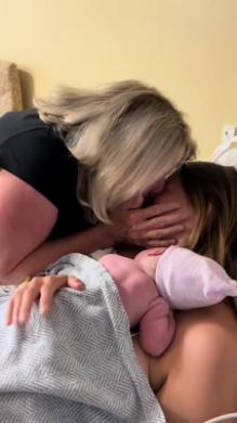 まずは出産を無事に終えた娘をねぎらいます