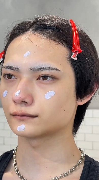 メイクで変身01