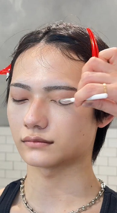 メイクで変身03