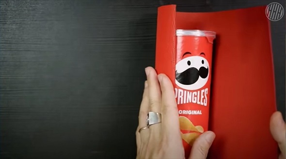 プリングルズをこぼさないでケース