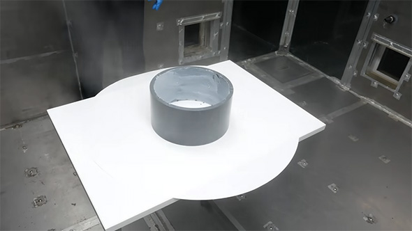 殺虫剤をかける