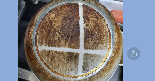 スマブラのロゴみたいなフライパン