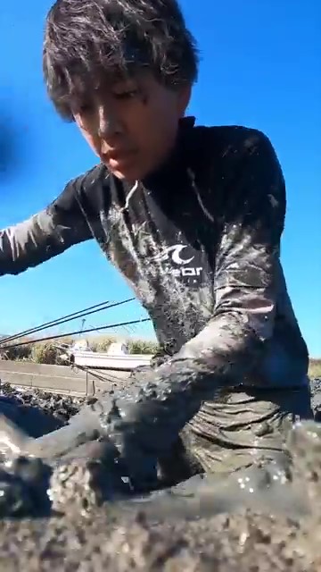 掘り進める様子