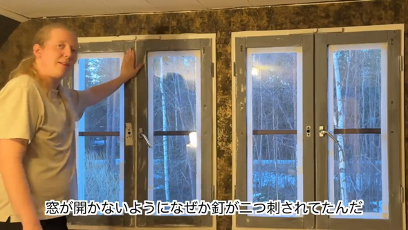 スウェーデン 築45年 ベッドルーム ワードローブ 北欧 改造 DIY 夫婦 リノベーション