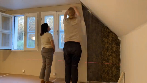 スウェーデン 築45年 ベッドルーム ワードローブ 北欧 改造 DIY 夫婦 リノベーション