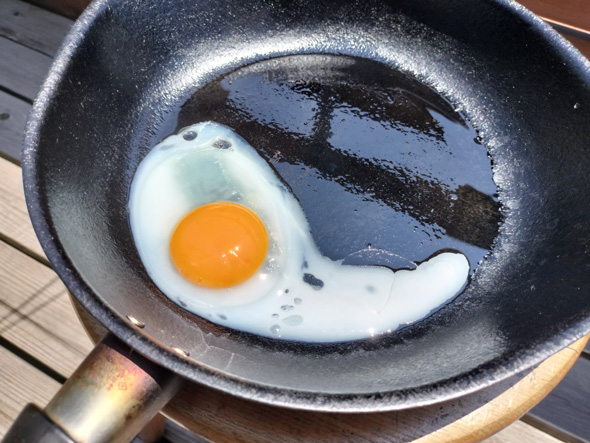 都内 日光の熱だけ 1時間 目玉焼き 焼けた 屋外 夏 炎天下