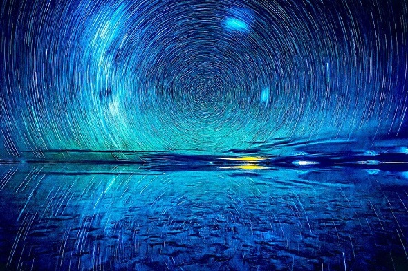 40日間の張り込みで撮影した星景写真とそれを映すウユニ塩湖