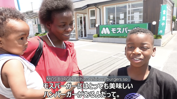 マラウイ国際家族のモスバーガー初体験