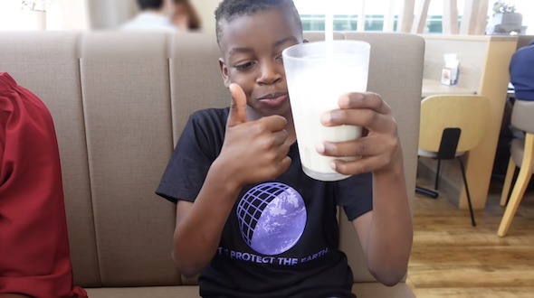 マラウイ国際家族のモスバーガー初体験