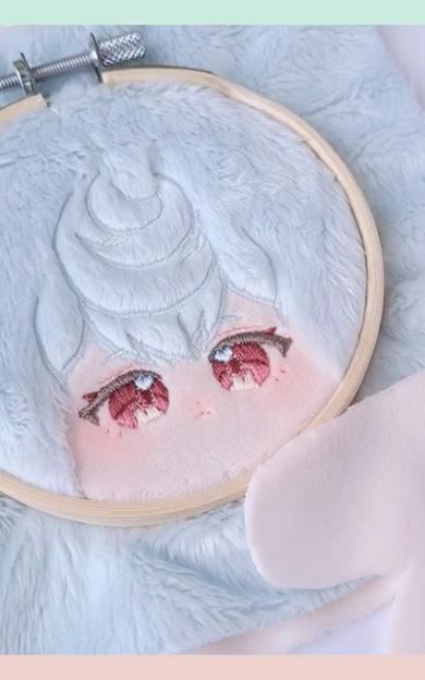 キャラクターの顔を刺繍