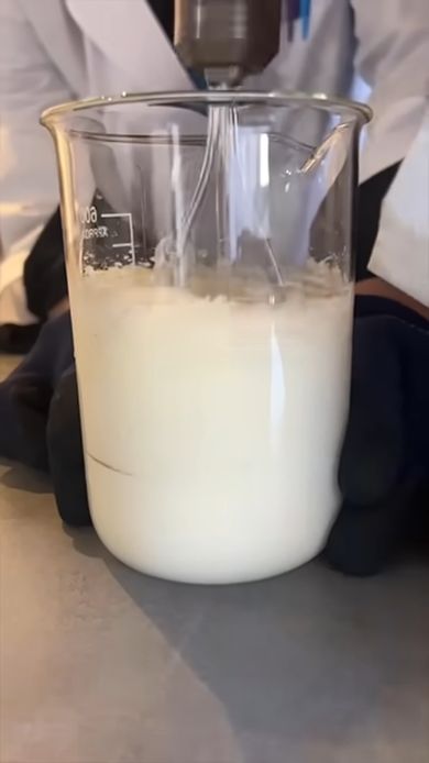 1万回かき混ぜられてビールの泡のようになった液体のり