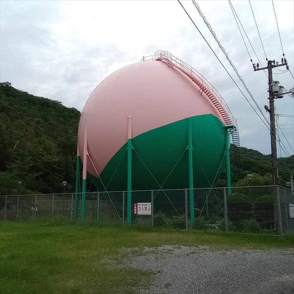 岡山の桃のガスタンク