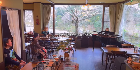 カフェでピアノを弾いていいか交渉