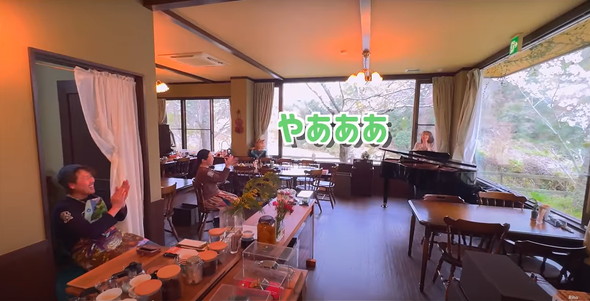 カフェでピアノを弾いていいか交渉