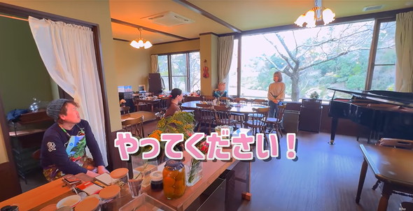 カフェでピアノを弾いていいか交渉