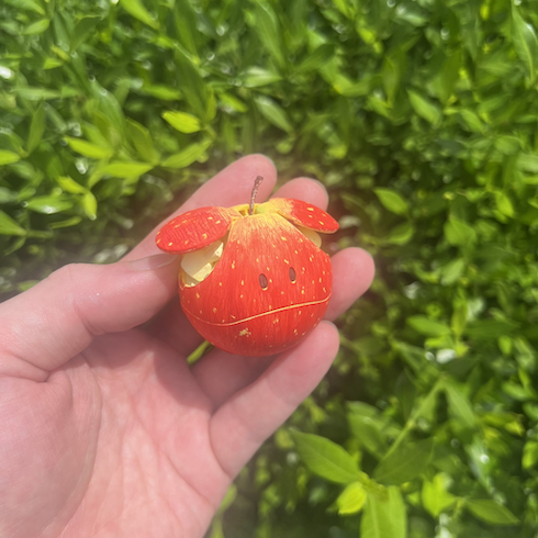 りんご風塗装した「ガンダム」ハロ