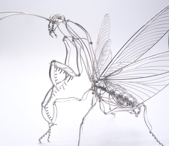 カマキリモチーフの針金細工作品