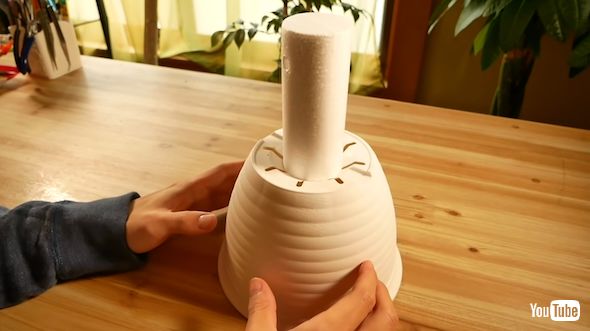 植木鉢と発泡スチロールの円柱