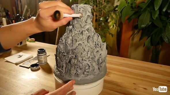 植木鉢が“岩山”に