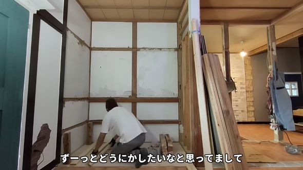 押し入れだった場所を本棚がある「ヌック」風のスペースへ作り変える