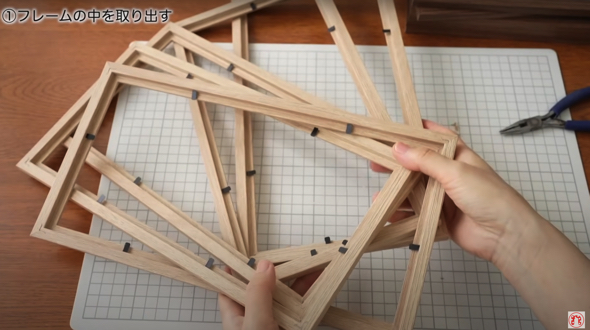 セリアのフォトフレームでミニチュアディスプレイケースを作成