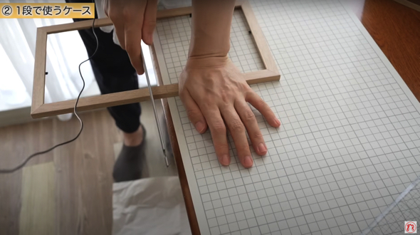 フォトフレーム5枚のうち1枚をノコギリなどでカット