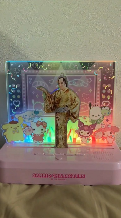 松平健とサンリオのみんな01