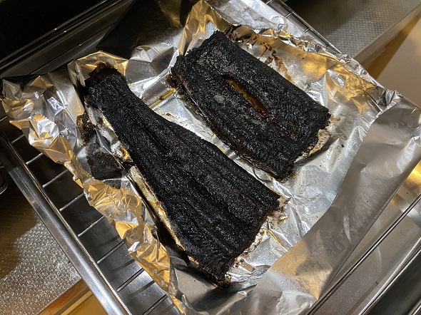 グリルでウナギを焦がしてしまい誕生したゴジラの尻尾