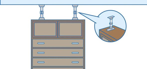 ストッパーで天井に固定しているタンス