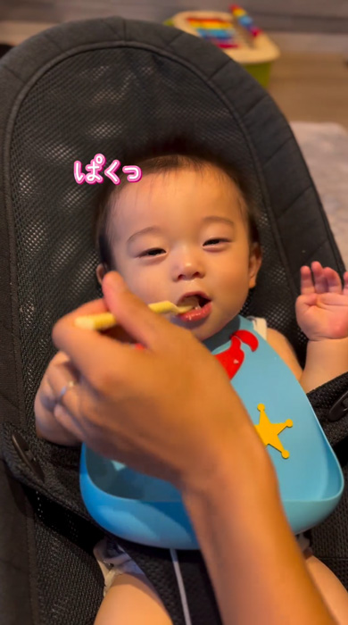 離乳食を食べる赤ちゃんおいしそう