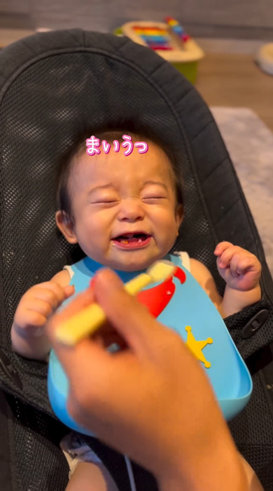 離乳食を食べる赤ちゃんおいしそう