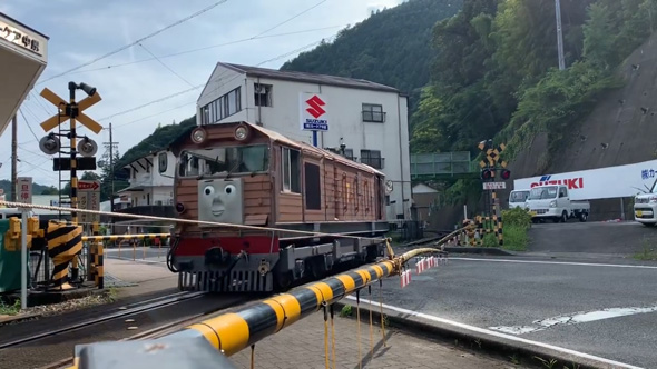 きかんしゃトーマス 大井川鐵道 トビー 単独 入庫回送 通過 踏切