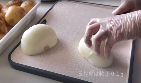 玉ねぎ約300グラムをみじん切り
