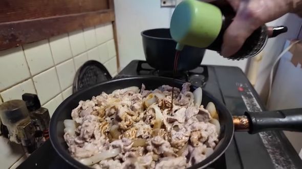 2度のガンを経験した100歳のおばあちゃんが自分で作る夕食
