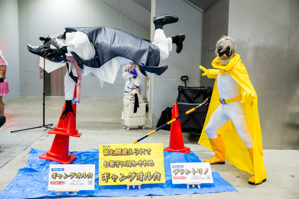 バーローの「僕のヒーローアカデミア」敵と間違えられてお茶子に浮かされるギャングオルカ