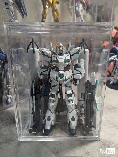 ダイソー収納ケースにガンプラ