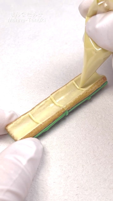 裏はクリーム色に