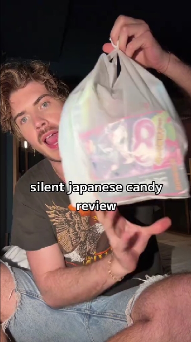 人気YouTuberによる日本のお菓子サイレントレビュー