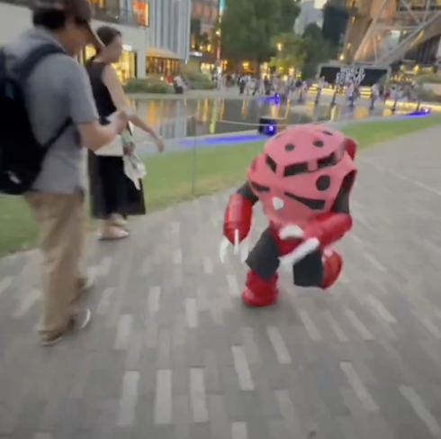 駆け抜けるシャア専用ズゴック