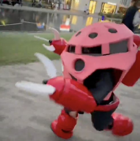 駆け抜けるシャア専用ズゴック