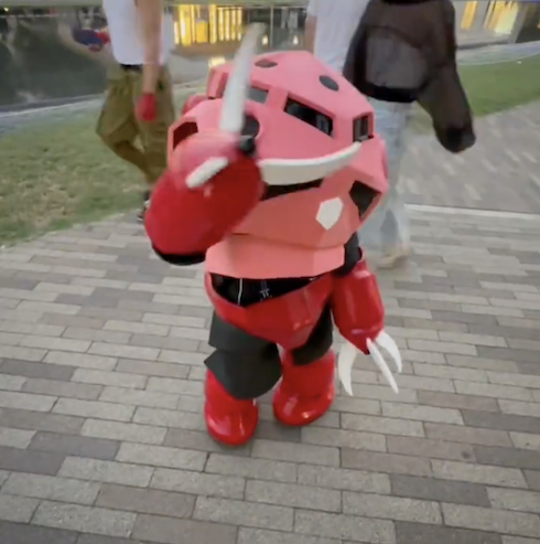 駆け抜けるシャア専用ズゴック