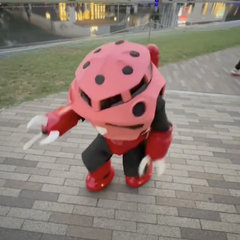 駆け抜けるシャア専用ズゴック