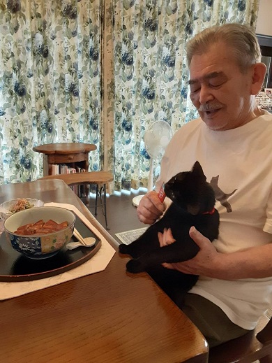 黒猫を保護して3年が経過した現在の父