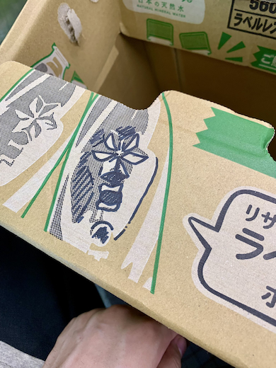 いろはすの箱のイラストに加筆