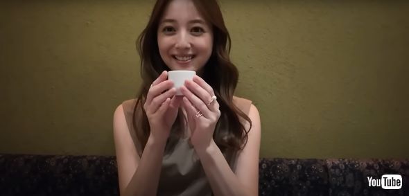 日本酒「鳥海山」を飲む佐々木さん