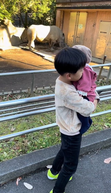 妹のお世話する兄