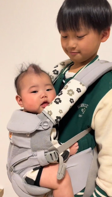 妹のお世話する兄