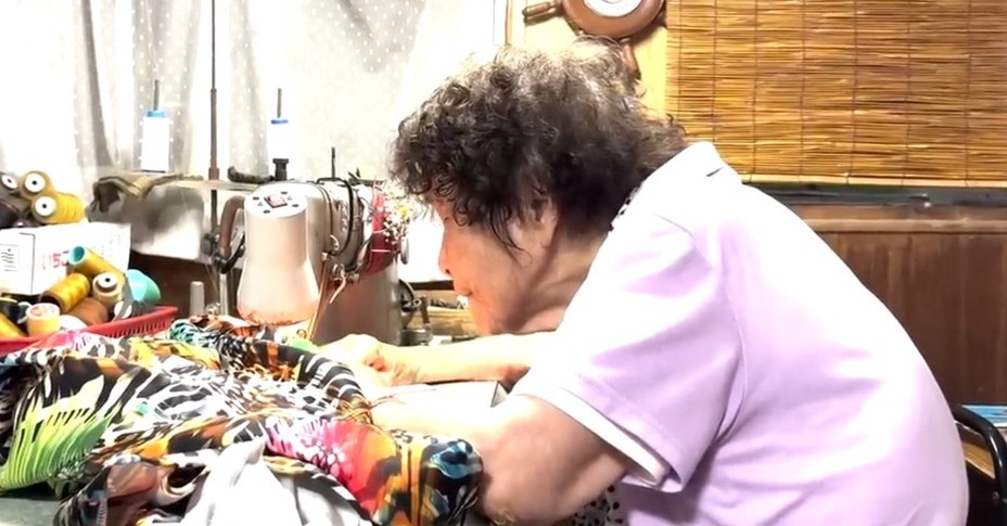 93歳祖母がドラァグクイーンの孫のために作った衣装に感動!!　9つの習い事をこなすパワフルな現役職人のワザに称賛の声（1/2） | ライフスタイル ねとらぼ