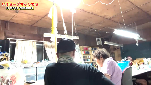 93歳 おばあちゃん 現役 職人 ドラァグクイーン 孫 衣装作り イルローザ